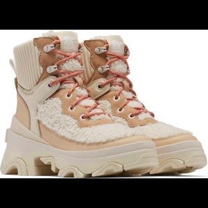 Sorel Faux Shearling Waterproof Boot. 9. New